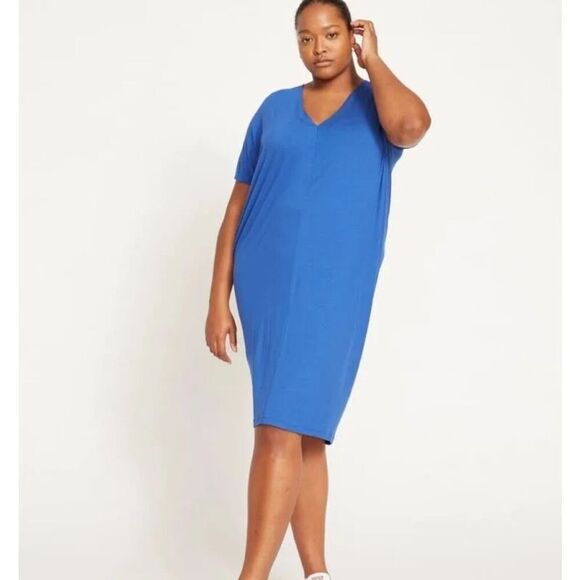 Universal Standard Teresa liquid jersey v-neck short sleeve dress - Picture 1 of 5